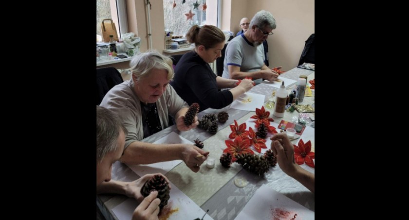W łowickiej noclegowni czuć już świąteczny klimat (foto)