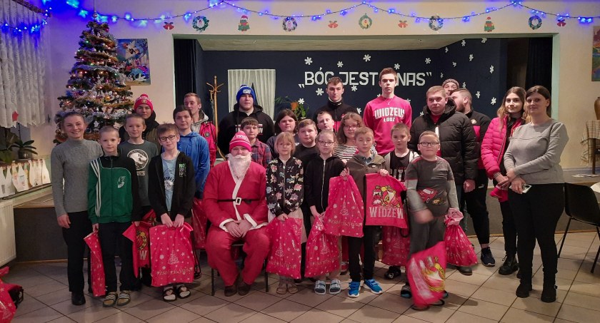 Widzew dla dzieciaków. Kibice z Łowicza odwiedzili dzieci ze świetlicy „Słonko” (foto)