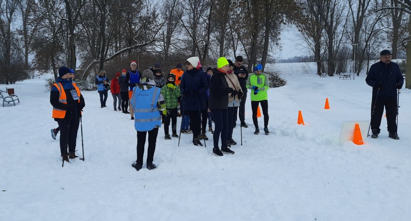 Łowicz. Śnieżny parkrun z odblaskami (foto, film)