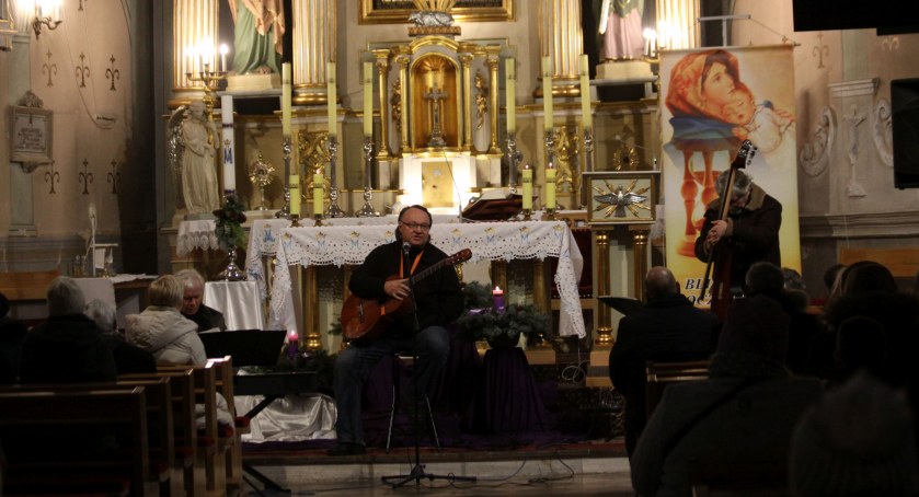Kiernozia. Koncert i świadectwo Pawła Orkisza (foto, film)