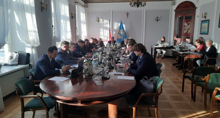 Łowicz. Radni łowiccy nie przyjmą budżetu na 2023 rok