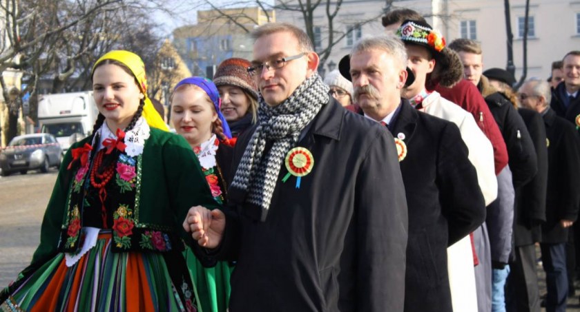 W samo południe, pójdą w takt poloneza na Starym Rynku!