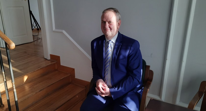 Łowicz. Arkadiusz Podsędek obejmie stanowisko skarbnika. Powiedział, co sądzi o polityce w samorządzie