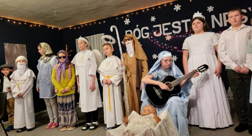 Jasełka i spotkanie opłatkowe w świetlicy Słonko (foto, film)