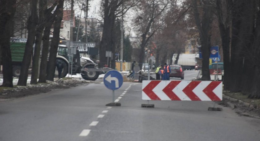 Ulica Powstańców nieprzejezdna! Trwa układanie kostki! (foto)