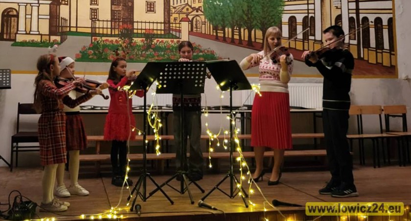 Świąteczny Koncert Studia Artystycznego STAR (foto, film)
