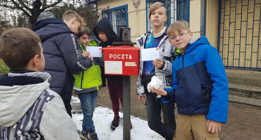 WYLOSUJ ANIOŁA, czyli świąteczna akcja Młodzieżowego Ośrodka Socjoterapii w Kiernozi (foto)