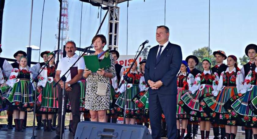 Radość zgromadzonych nagrodą za zorganizowanie III Pikniku na Blichu!!!  