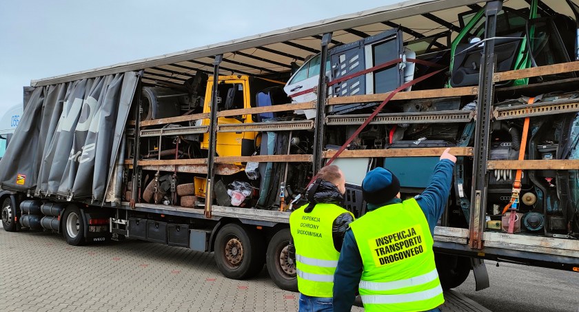 Łowiccy Inspektorzy wykryli nielegalny przewóz odpadów (foto)