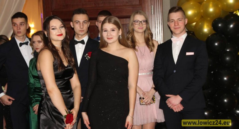 Studniówka maturzystów ZSP nr 2 w Łowiczu (foto, film)
