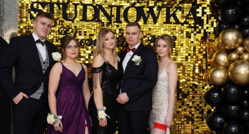 Bal studniówkowy łowickiego Ekonomika (foto, film)