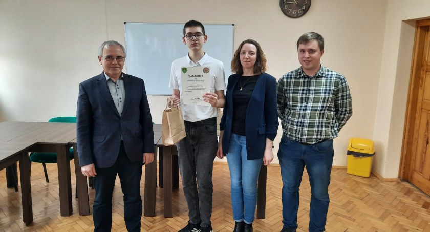 Arkadiusz Waracki nagrodzony w Powiatowym Konkursie Informatycznym (foto)