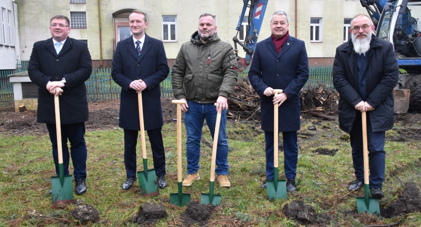 Rusza budowa sali gimnastycznej przy łowickim Ekonomiku (foto,film)