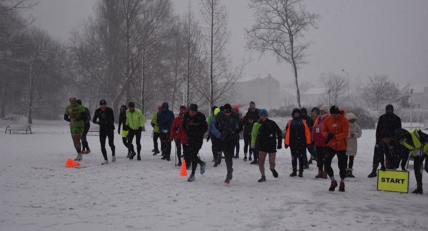 Orkiestrowy 21. parkrun na łowickich Błoniach