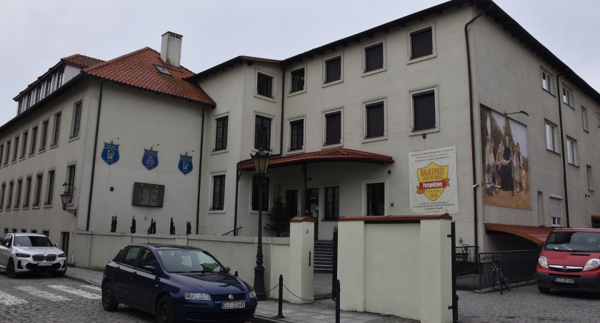 Łowicz. Zaproszenie na wykład o ryzykownych zachowaniach w świecie cyfrowym