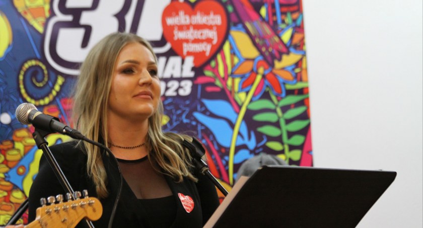Agata Adamas z Łowicza liczy na głosy w konkursie Wokalistka Roku 2022