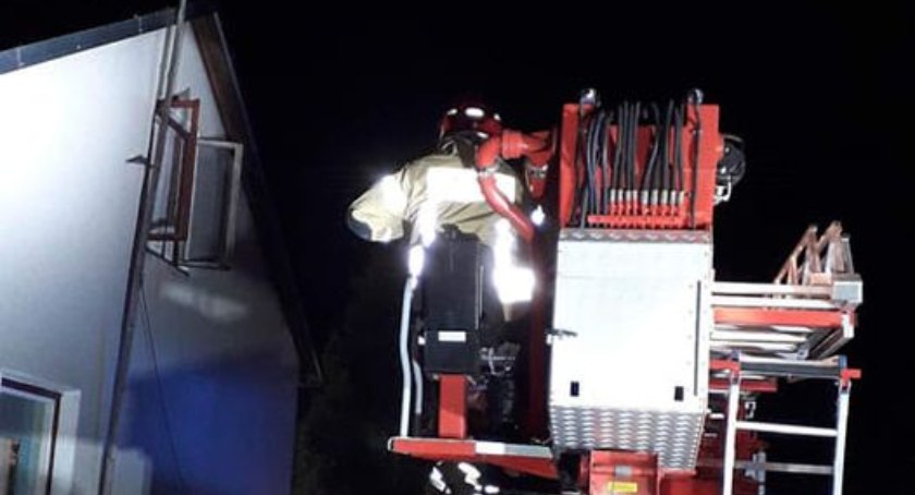 Bełchów. Pożar sadzy w kominie przyczyną interwencji strażaków