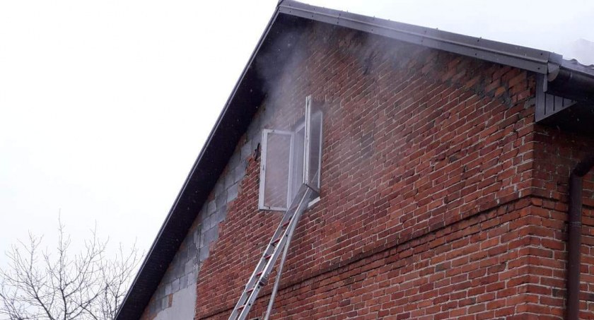 Gmina Nieborów. Pożar dachu budynku jednorodzinnego 