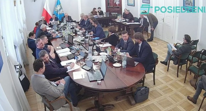 Rada miasta przyjęła budżet Łowicza na 2023 rok. Jakie inwestycje zaplanowano?