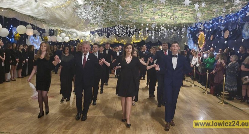 Bal ósmych klas w Czwórce (foto, film)