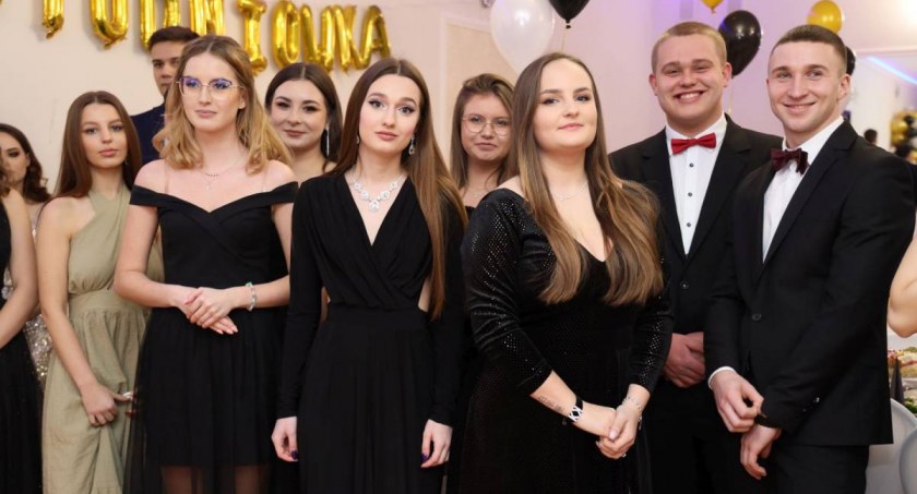 Studniówka ZSP 1 w Łowiczu (foto)