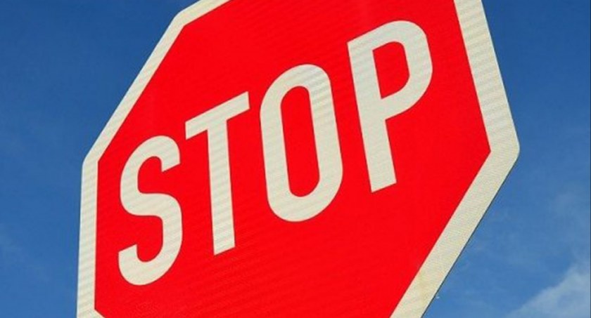 Bocheń. Kierowca zignorował znak STOP