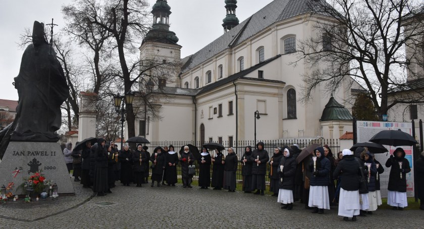 Łowicz. Dziś obchodzimy Dzień Życia Konsekrowanego (foto,film)
