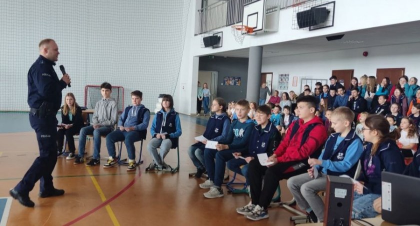 Dzień Bezpiecznego Internetu w Szkole Podstawowej w Nowych Zdunach (foto)