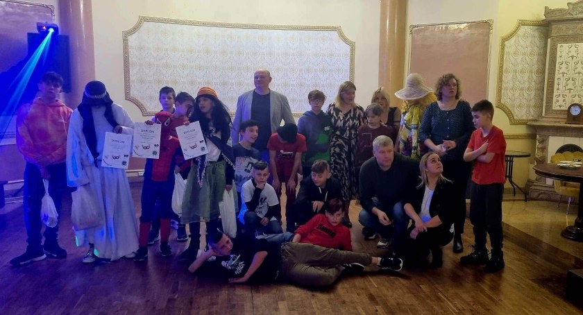 Kiernozia. Młodzież z Ośrodka Socjoterapii bawiła się na balu karnawałowym (foto)