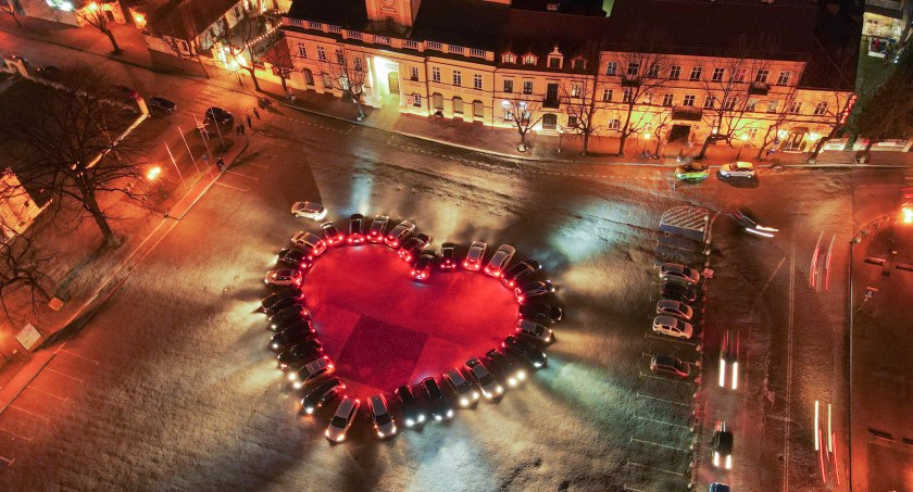 Łowicz. Walentynkowy happening na Starym Rynku (foto)