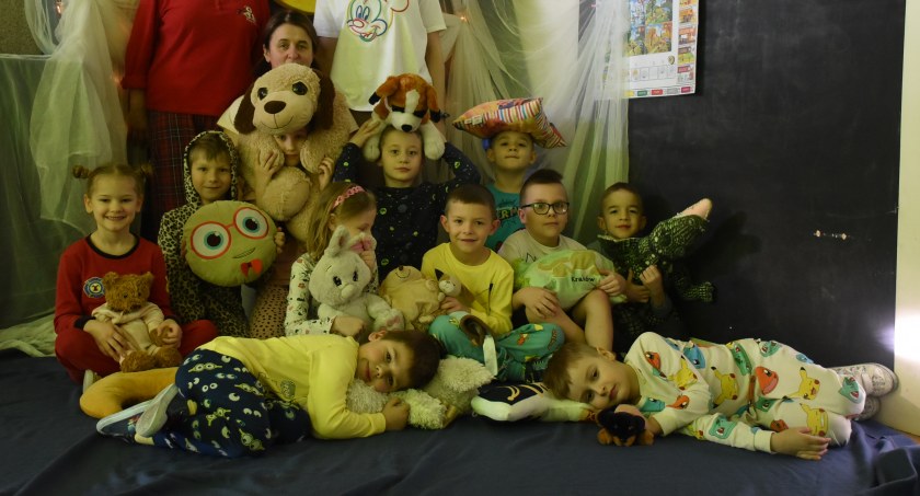 Łowicz. Piżamowe party w Przedszkole nr 5 Jaś i Małgosia (foto,film)