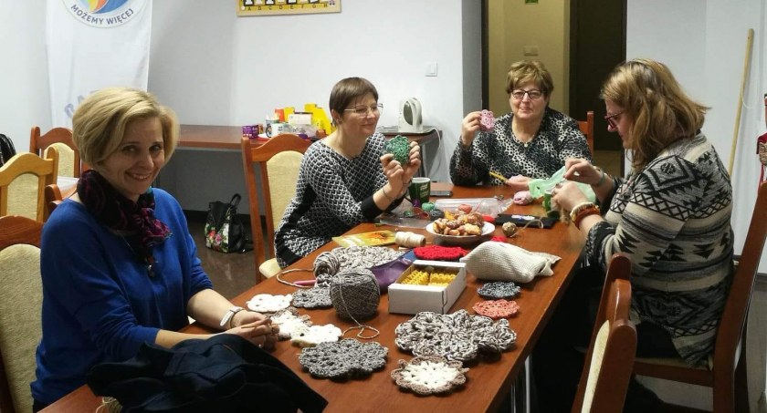 Koło twórcze „Nić Porozumienia”. Tworzą gadżety, chcą pomagać potrzebującym (foto)