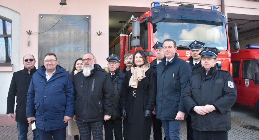 OSP Kiernozia z nowym wozem strażackim (foto, film)