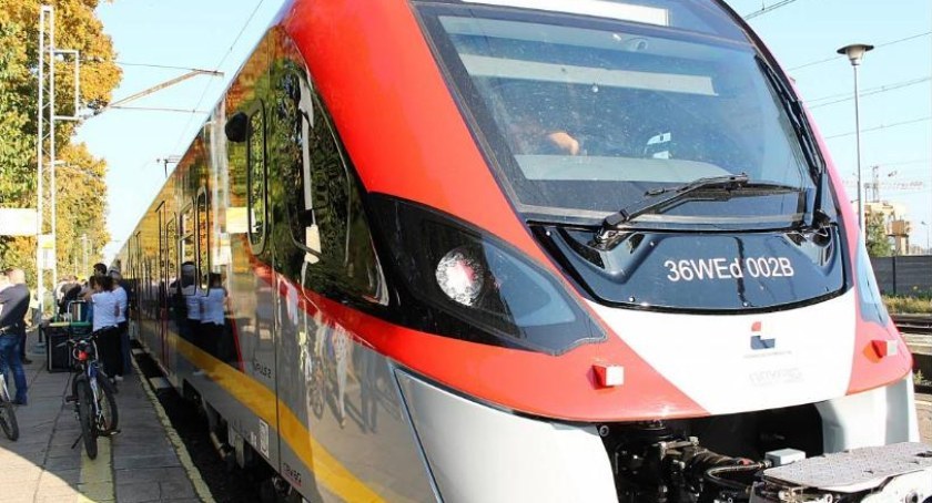 Marcowa korekta rozkładu jazdy ŁKA. Duże zmiany dla podróżnych z Łowicza i okolic 
