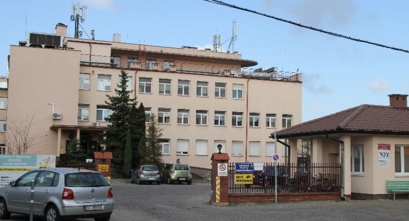 Łowicki szpital zatrudni pielęgniarki i ratowników medycznych
