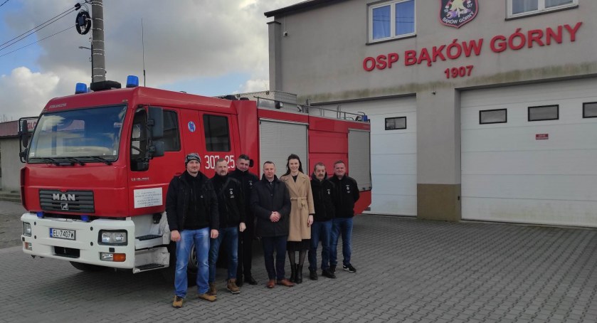 Ciężki samochód ratowniczo-gaśniczy trafił do OSP w Bąkowie Górnym 