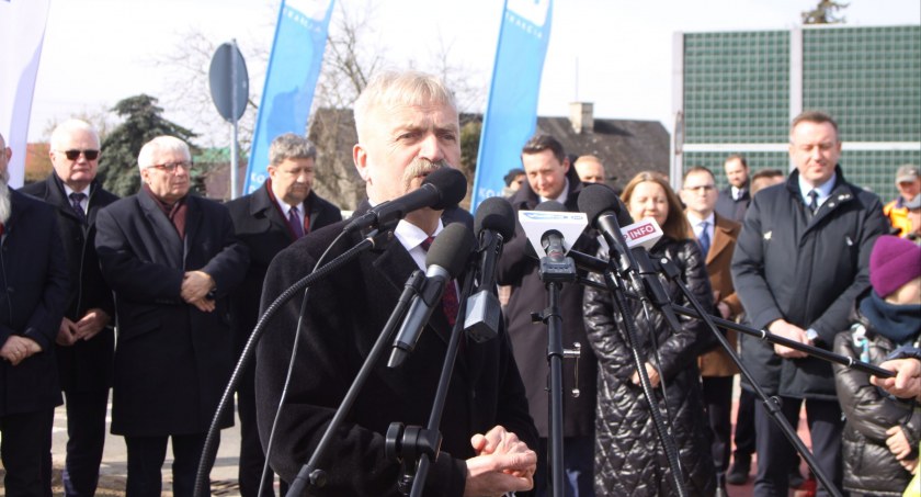 Wiadukt w Łowiczu otwarty. Burmistrz: to historyczna chwila (film)