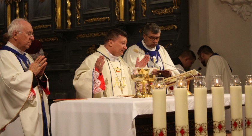 Łowicz. Msza święta z okazji 31. rocznicy utworzenia diecezji łowickiej (foto)