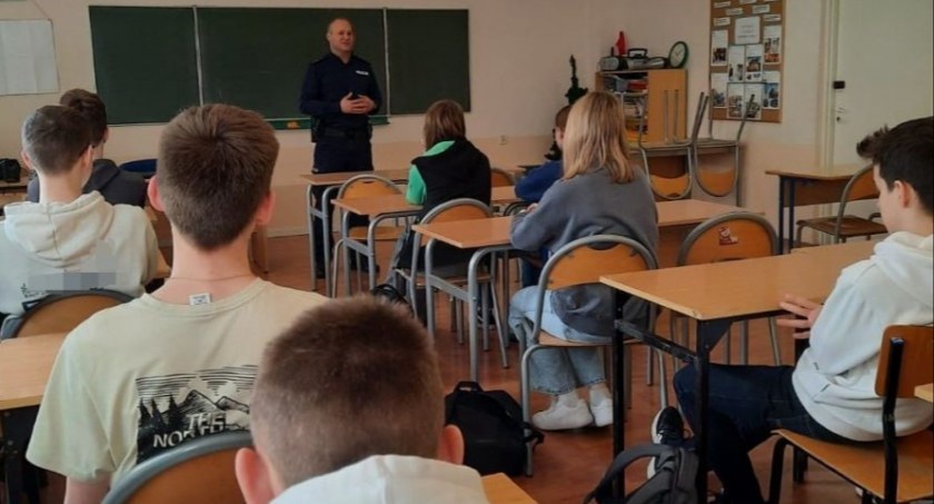 Profilaktyczne spotkanie z młodzieżą ZSP nr 4 w Łowiczu