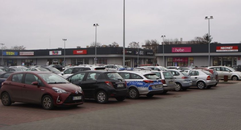 Czy 2 kwietnia wypada niedziela handlowa? Gdzie można zrobić przedświąteczne zakupy?
