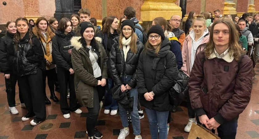 Maturzyści z łowickich szkół na Jasnej Górze (foto, film)