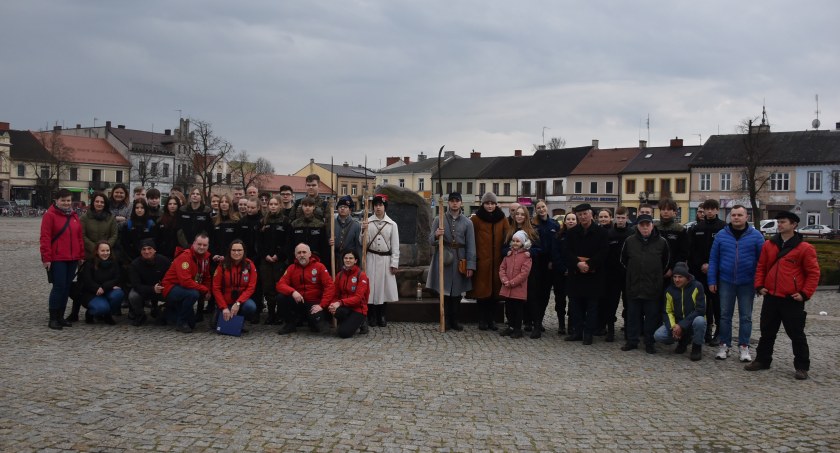 W Łowiczu odkrywali miejsca upamiętniające Powstanie Styczniowe (foto)