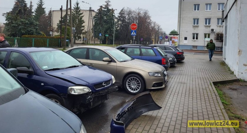 Kolizja na skrzyżowaniu przy komendzie policji 