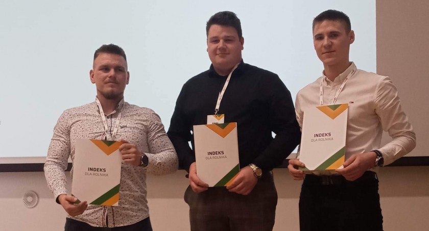 Potrójny sukces uczniów ze Zduńskiej Dąbrowy w ogólnopolskim konkursie! (foto)