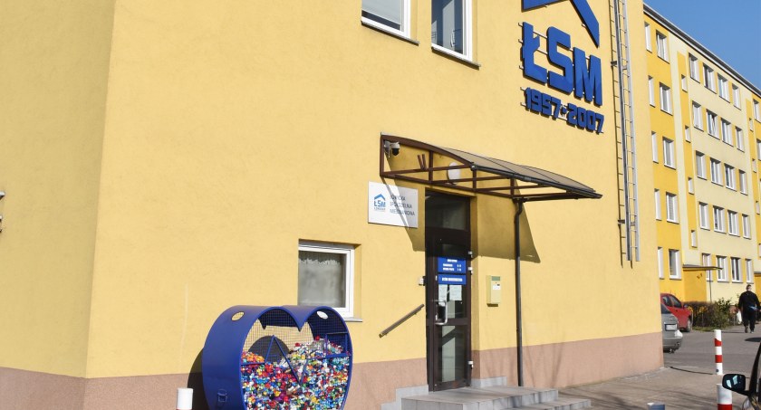 ŁSM zwróciła mieszkańcom ponad 200 tys. zł za wymianę stolarki okiennej