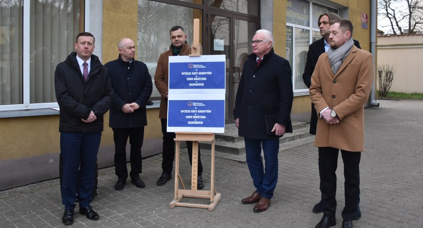 Łowicz. Konferencja prasowa członków Prawa i Sprawiedliwości (foto,film)