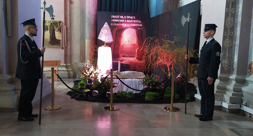 Groby Pańskie w kościołach w Łowiczu (foto)