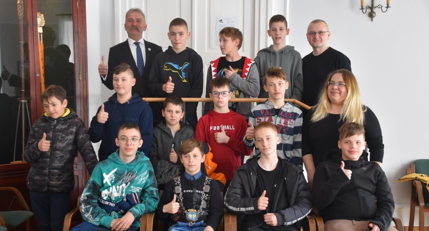 Wychowankowie MOS Kiernozia spotkali się z burmistrzem Łowicza (foto)