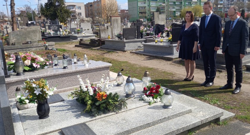 Łowicz. Pamiętali o ofiarach zbrodni katyńskiej (foto)