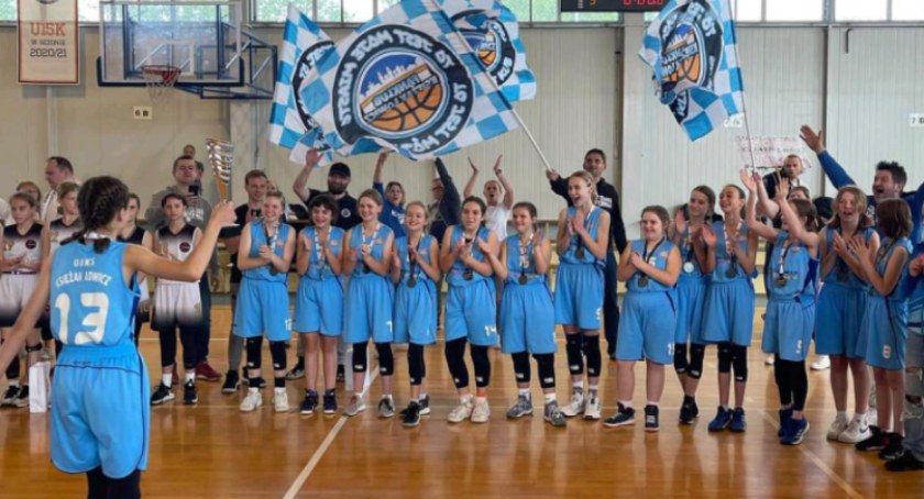 Koszykarki Księżaka Łowicz powalczą w ćwierćfinałach mistrzostw Polski U13